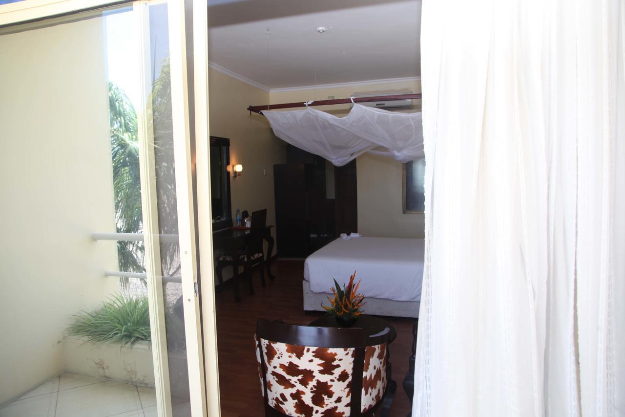 Giraffe Ocean View Hotel ดาร์เอสซาลาม ภายนอก รูปภาพ
